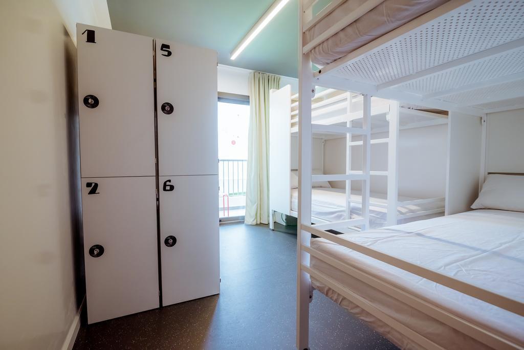 Bed in 10 MIXED Dorm - shared Bathroom