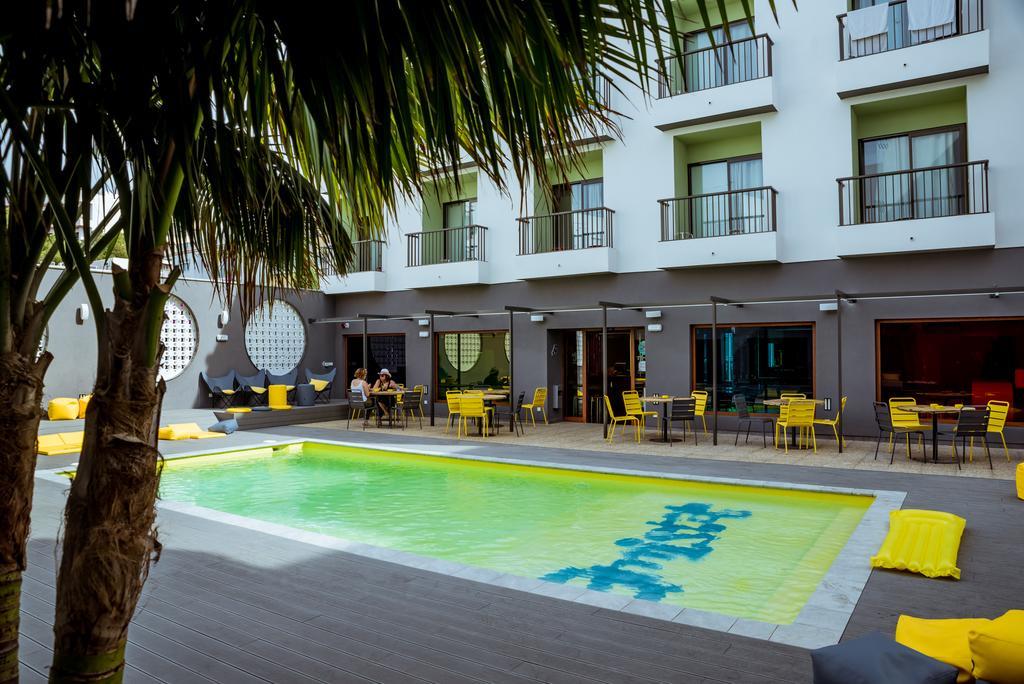 Double Ensuite Pool View Room